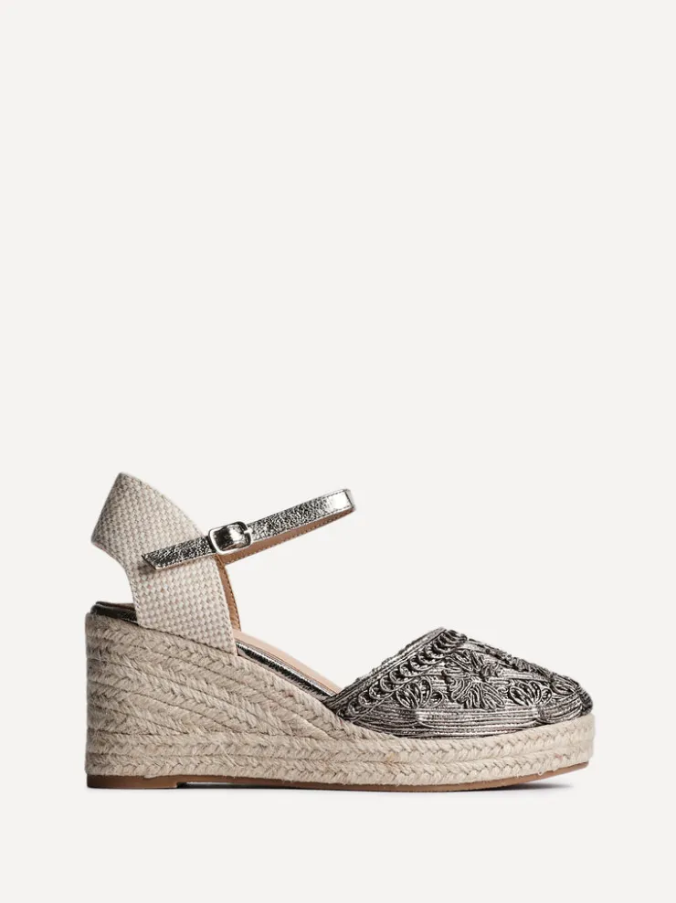 Linzi MYSTIC New