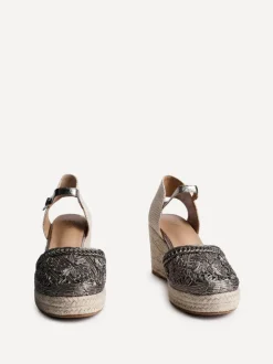 Linzi MYSTIC New