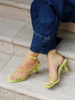 Linzi VESPER New