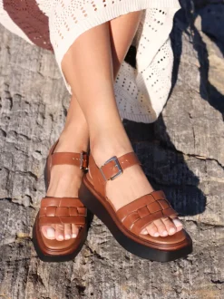 Linzi ZURI Fashion